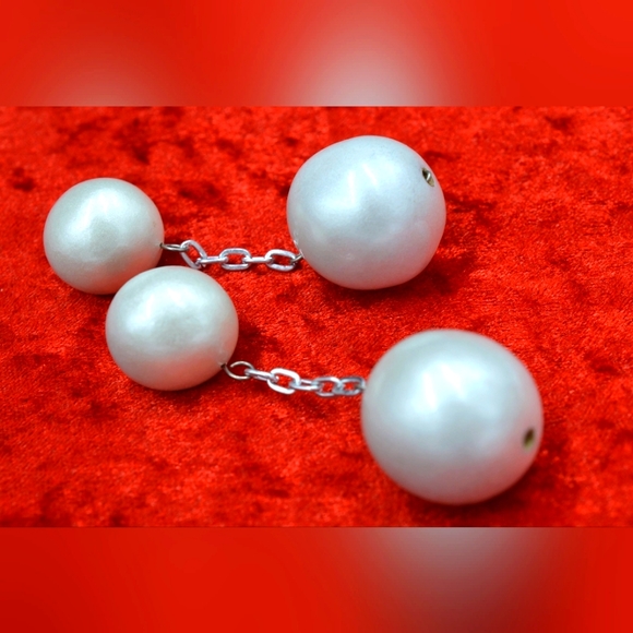 Earrings Snowballs  🤍❄️🤍 Made in Canada.  🇨🇦Early 90s - Picture 2 of 5
